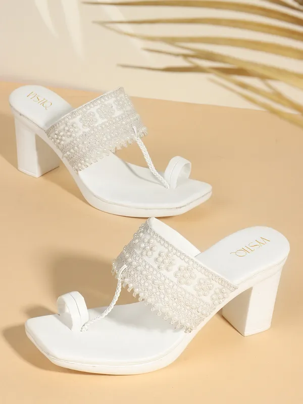 White_Synthetic_Casual_3_inch_Heel_Sandal_For_Women