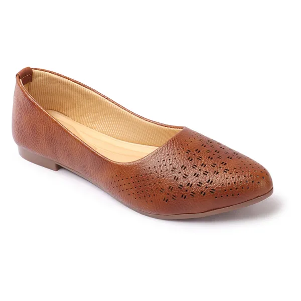 Elegant_women's_slip-on_ballerina_flats_with_textured,_cushioned_insole_and_embellished_centerpiece_perfect_for_daily_wear.