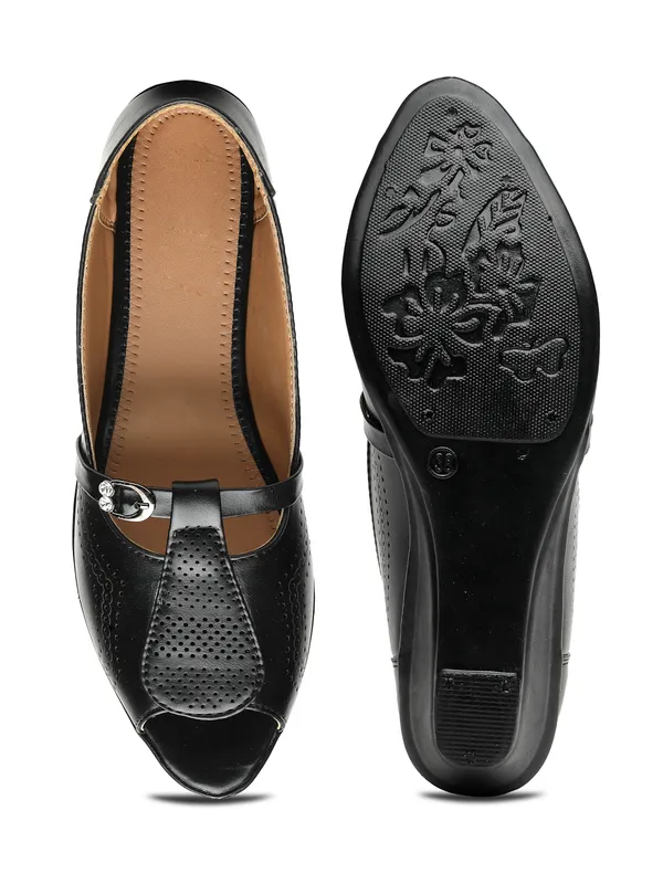 Stylish_Peep-Toe_Wedge_Sandals_for_Women_with_Laser-Cut_Design_and_Decorative_Buckle_Detail