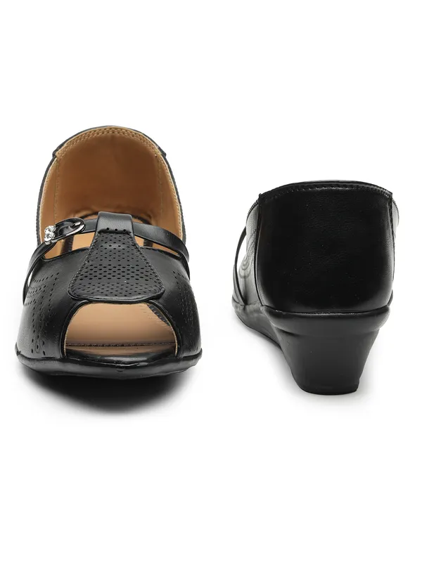 Stylish_Peep-Toe_Wedge_Sandals_for_Women_with_Laser-Cut_Design_and_Decorative_Buckle_Detail