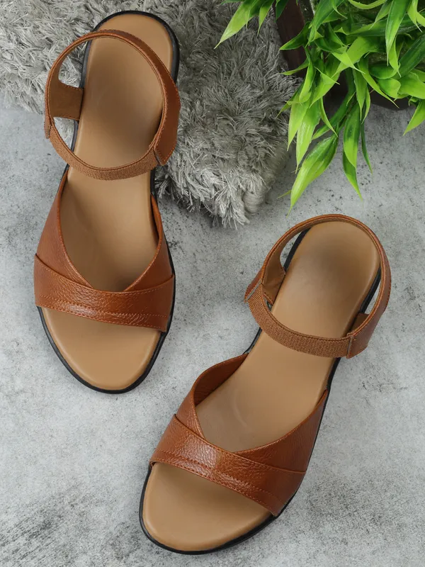 Elegant_Womenï¿½s_Comfort_Sandal_with_Soft_Cushion_Insole_for_Daily_and_Casual_Wear