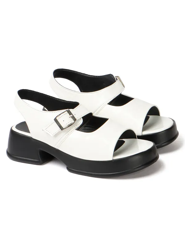 Trendy_Beige_Platform_Sandals_with_Buckle_Detail_and_Block_Heel
