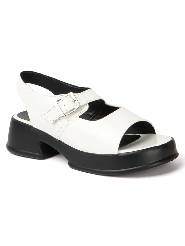 Trendy_Beige_Platform_Sandals_with_Buckle_Detail_and_Block_Heel