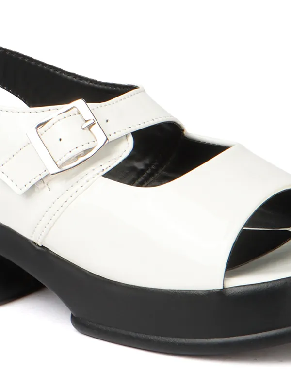 Trendy_Beige_Platform_Sandals_with_Buckle_Detail_and_Block_Heel