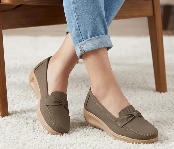 Step_into_effortless_style_and_all-day_comfort_with_these_elegant_wedge_heel_loafers
