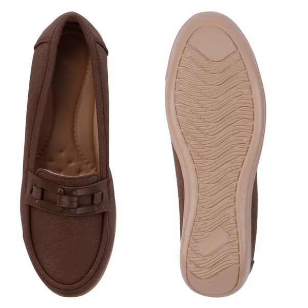 Classic_Loafers_with_Comfortable_Cushioned_Sole_and_Stylish_Buckle_Design_for_Everyday_Wear