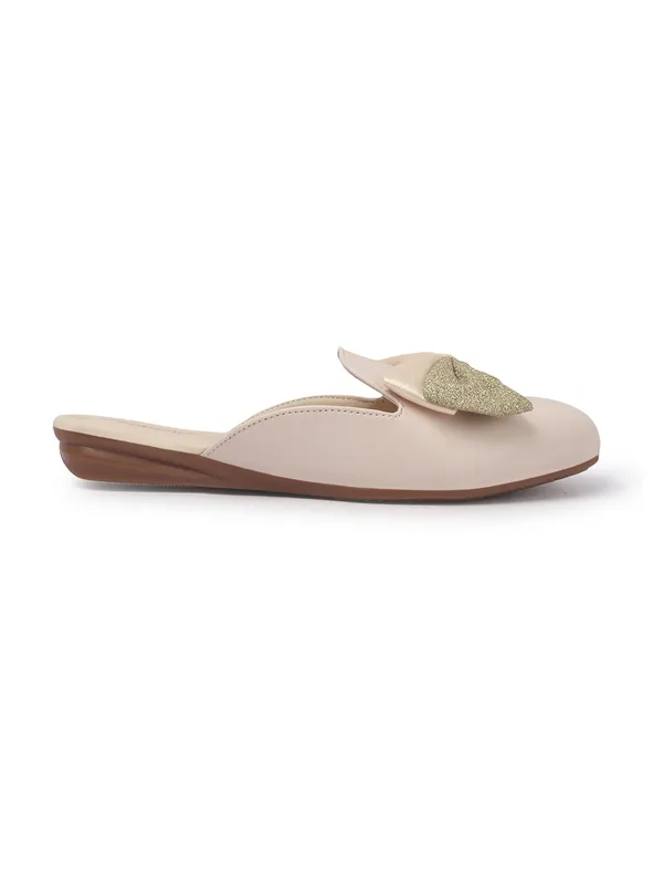 Elegant_Flat_Mules_for_Women_with_Golden_Bow_Accent_and_Soft_Cushioned_Insole_for_Daily_Comfort