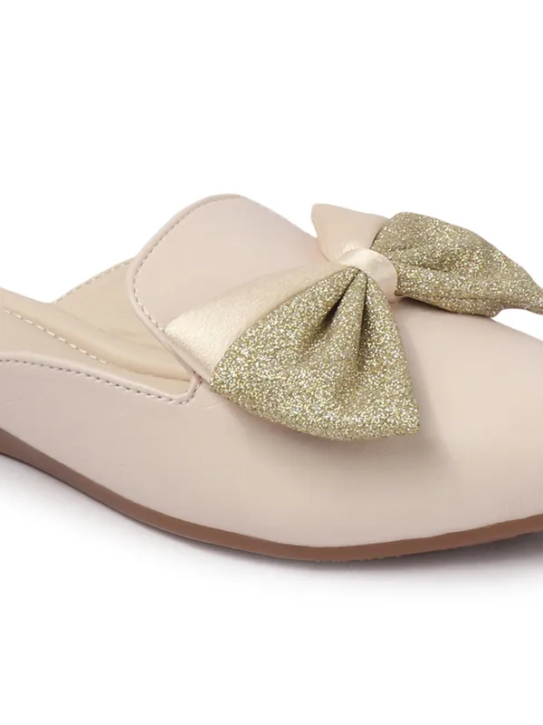 Elegant_Flat_Mules_for_Women_with_Golden_Bow_Accent_and_Soft_Cushioned_Insole_for_Daily_Comfort