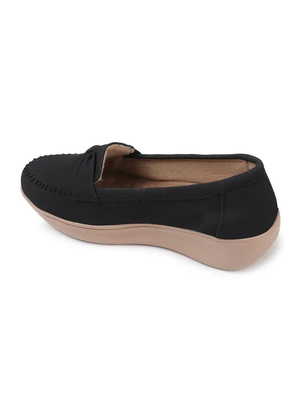 Classic_Loafers_with_Comfortable_Cushioned_Sole_and_Stylish_Design_for_Everyday_Wear