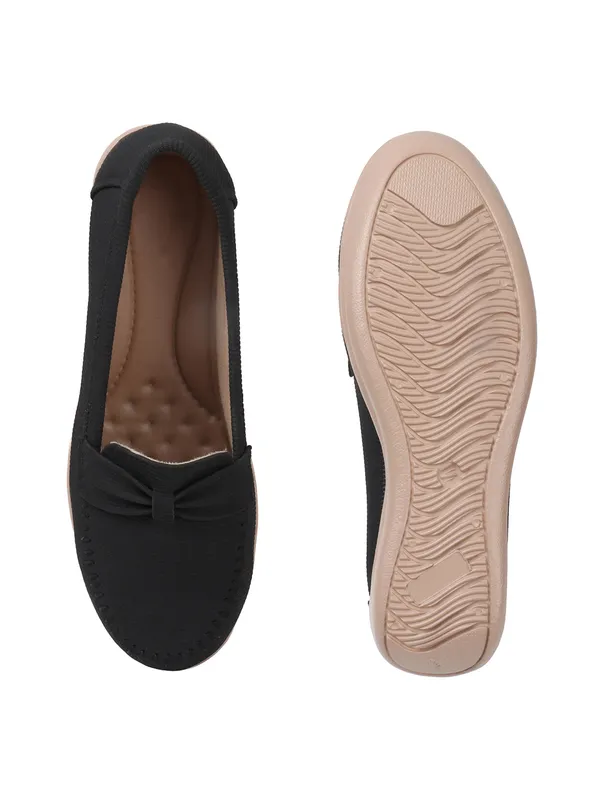 Classic_Loafers_with_Comfortable_Cushioned_Sole_and_Stylish_Design_for_Everyday_Wear