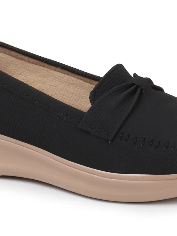 Classic_Loafers_with_Comfortable_Cushioned_Sole_and_Stylish_Design_for_Everyday_Wear