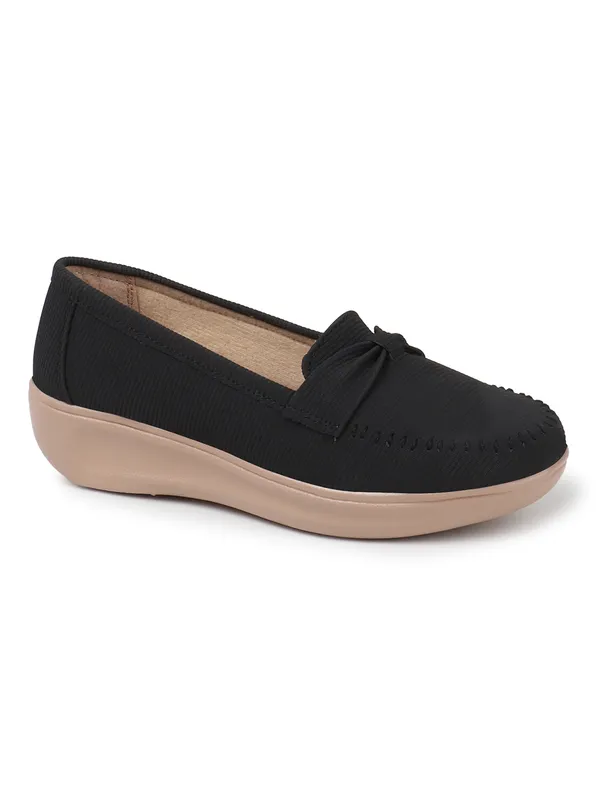 Classic_Loafers_with_Comfortable_Cushioned_Sole_and_Stylish_Design_for_Everyday_Wear