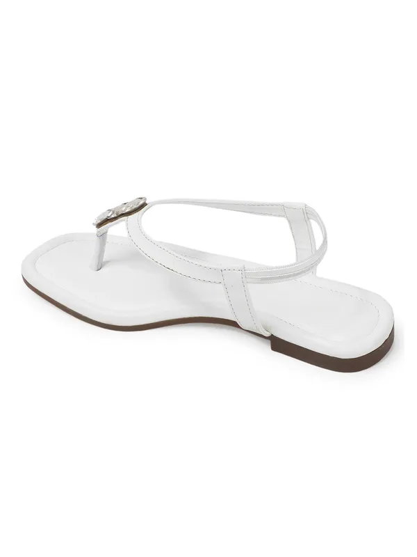 Trendy_Flat_Sandals_with_Crystal_Embellished_Strap_for_Women_�_Elegant_Everyday_Comfort_Footwear