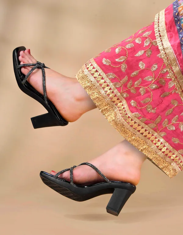 Black_Synthetic_Casual_3_inch__Heel_Sandal_For_Women