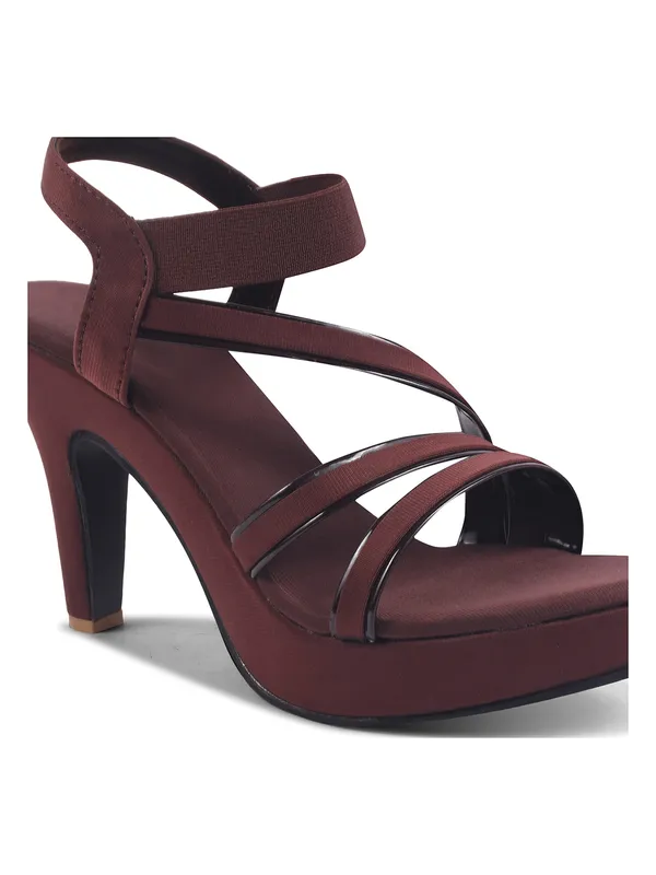 Elegant_Platform_Heels_with_Multi-Strap_Design_and_Comfortable_Fit_for_Party_and_Casual_Wear