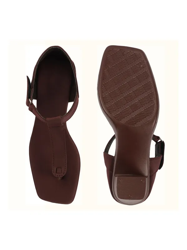 Elegant_Toe-Ring_Block_Heel_Sandals_for_Women_with_Adjustable_Strap