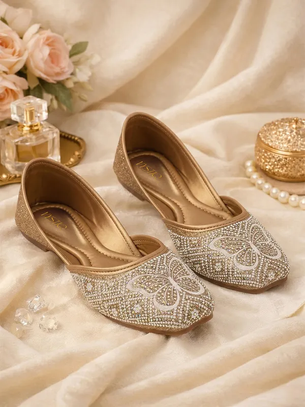 Elegant_Embellished_Ethnic_Flat_Juttis_for_Women