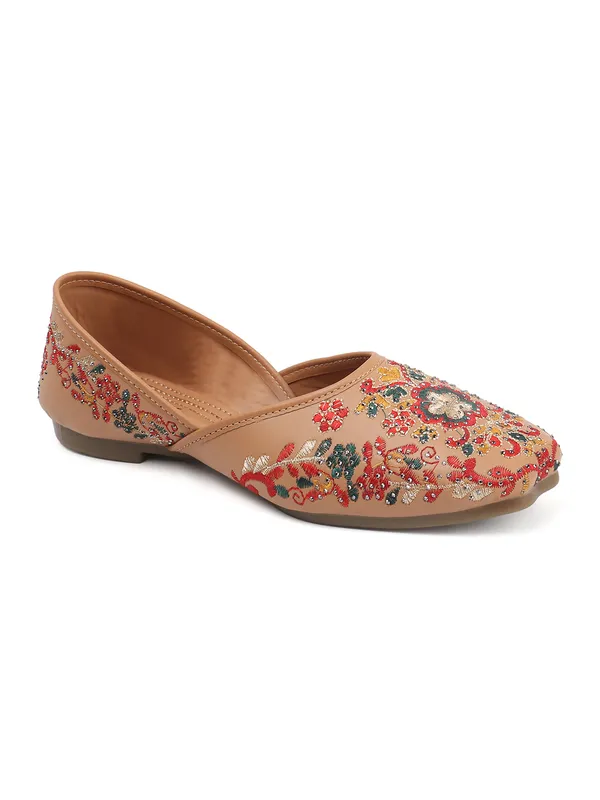 Elegant_Embroidered_Ethnic_Jutti_with_Floral_Detailing_and_Comfortable_Flat_Sole