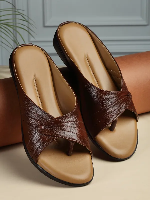 Stylish_Comfort_Slip-On_Flats_for_Women_with_Soft_Cushion_Sole_and_Trendy_Toe_Design
