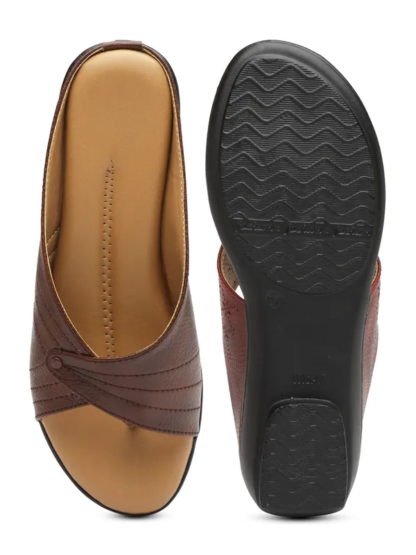 Stylish_Comfort_Slip-On_Flats_for_Women_with_Soft_Cushion_Sole_and_Trendy_Toe_Design