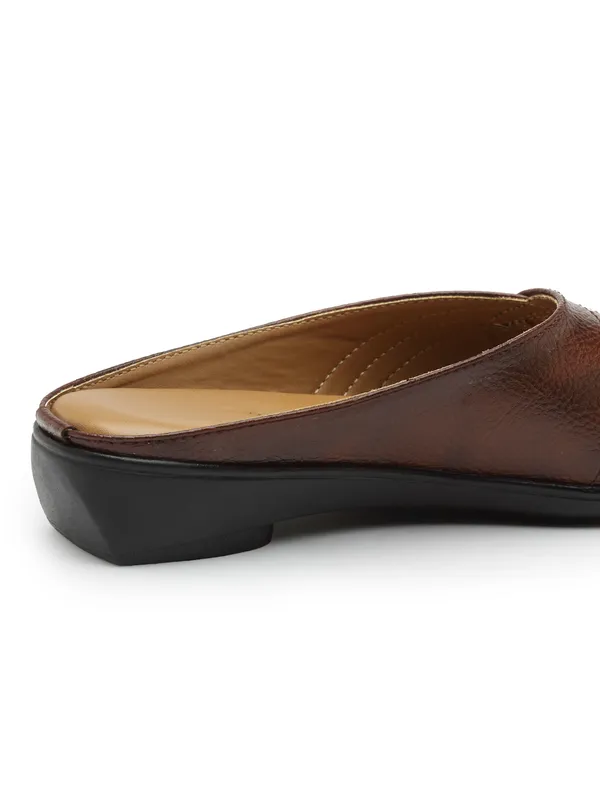 Stylish_Comfort_Slip-On_Flats_for_Women_with_Soft_Cushion_Sole_and_Trendy_Toe_Design