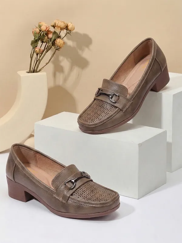 Women�s_Textured_Loafers