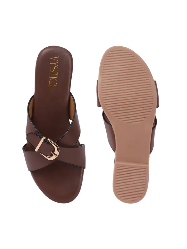 Women_Flat_SandalElegant_slip-on_sandals_with_pearl-studded_V-strap,_soft_padded_insole,_and_large_decorative_front.s