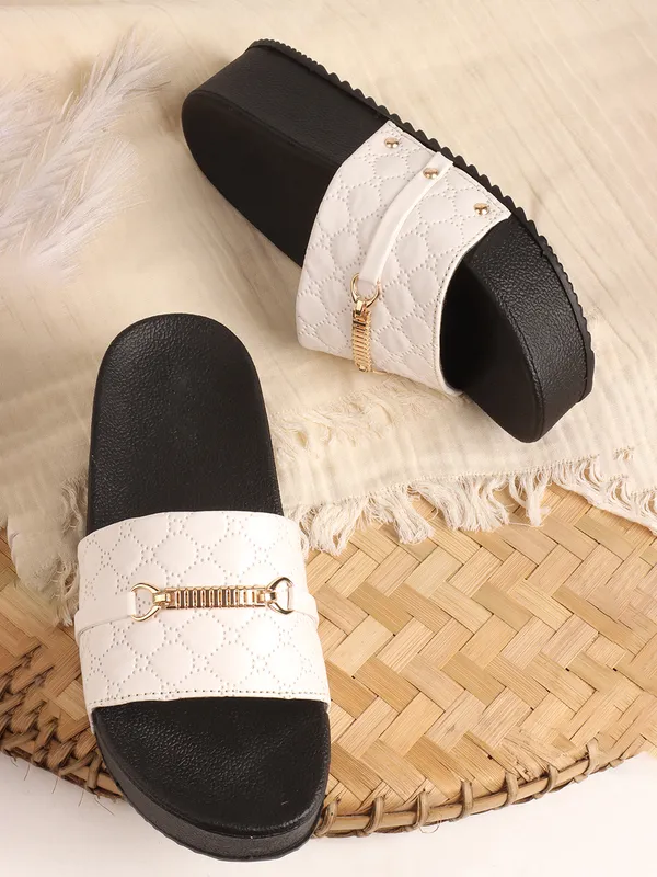Trendy_Platform_Flats_for_Women_with_Gold_Chain_Detail_and_Comfortable_Slip-On_Design