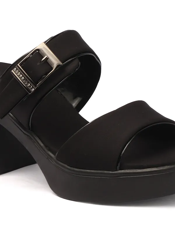 Elegant_Heel_Sandals_with_Comfortable_Sole_and_Stylish_Ethnic_Design