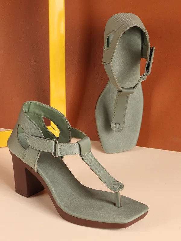 Elegant_Toe-Ring_Block_Heel_Sandals_for_Women_with_Adjustable_Strap