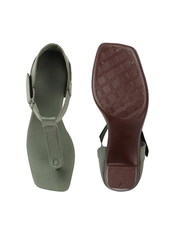 Elegant_Toe-Ring_Block_Heel_Sandals_for_Women_with_Adjustable_Strap