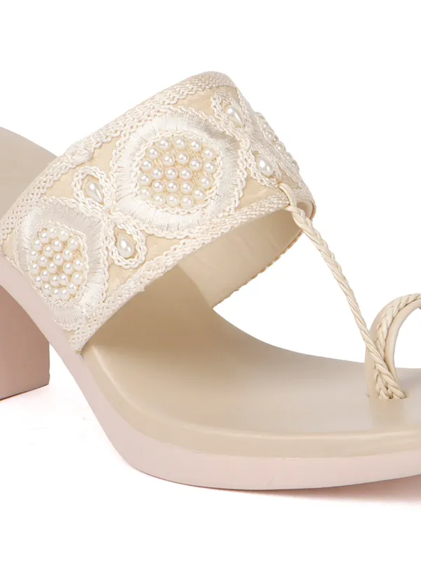 Ethnic_Block_Heeled_Sandals_with_Embroidered_Strap_and_Toe_Loop_for_Festive_and_Traditional_Wear