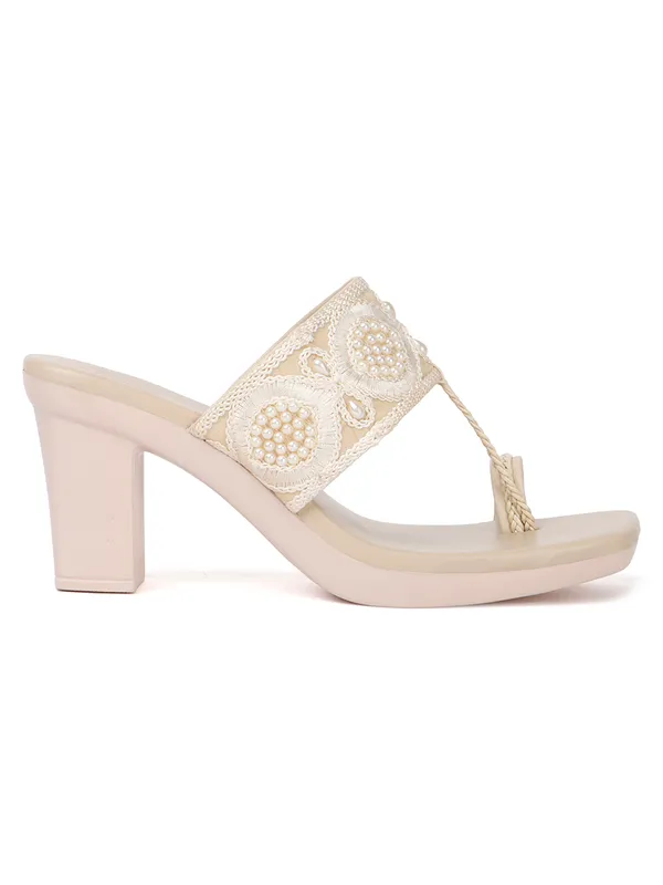 Ethnic_Block_Heeled_Sandals_with_Embroidered_Strap_and_Toe_Loop_for_Festive_and_Traditional_Wear