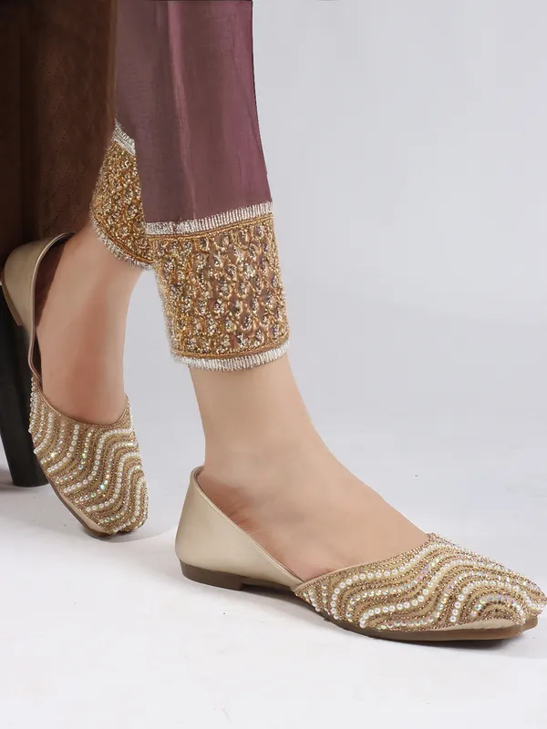 Elegant_Embellished_Flat_Jutti_with_Pearl_and_Crystal_Detailing_for_Women
