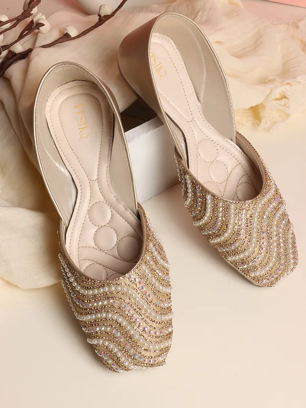 Elegant_Embellished_Flat_Jutti_with_Pearl_and_Crystal_Detailing_for_Women