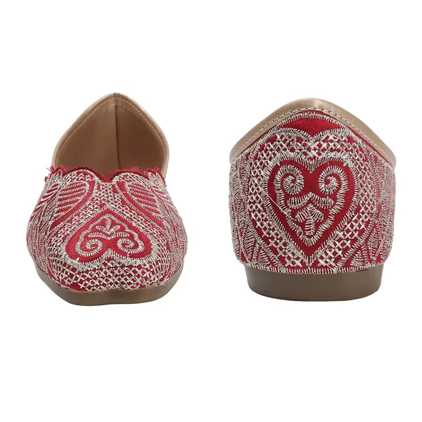 Elegant_Embroidered_Ethnic_Jutti_with_Intricate_Thread_Work_and_Comfortable_Cushioned_Insole_for_Festive_Occasions
