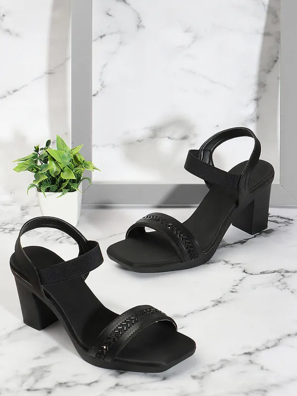 Elegant_Block_Heel_Sandals_for_Women_with_Comfortable_Fit_and_Stylish_Design