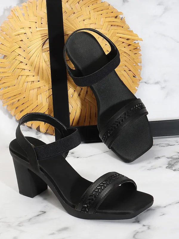 Elegant_Block_Heel_Sandals_for_Women_with_Comfortable_Fit_and_Stylish_Design