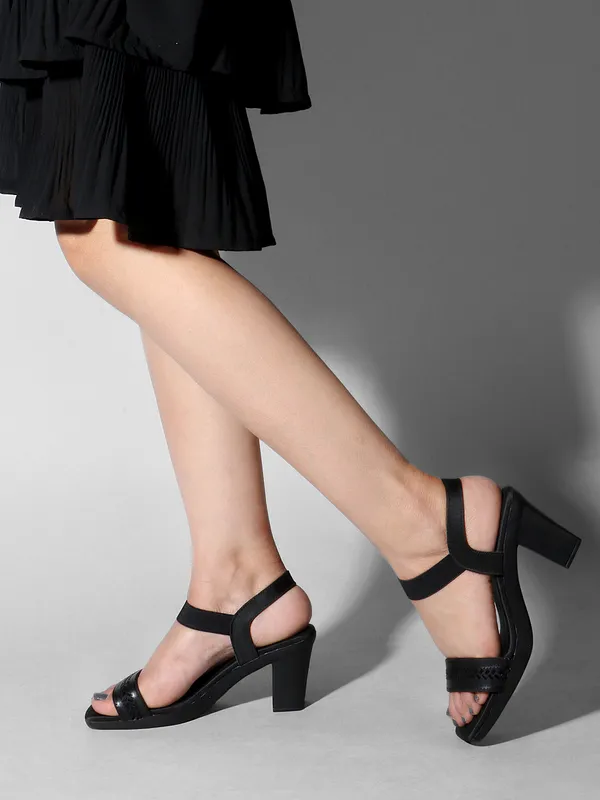 Elegant_Block_Heel_Sandals_for_Women_with_Comfortable_Fit_and_Stylish_Design