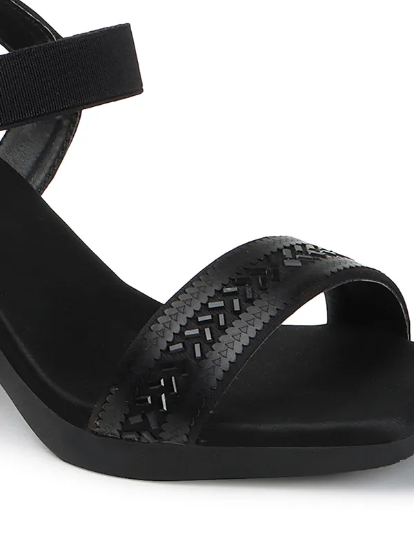 Elegant_Block_Heel_Sandals_for_Women_with_Comfortable_Fit_and_Stylish_Design