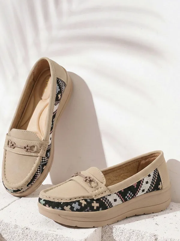 everyday_style_with_these_Womens_slip-on_loafers,