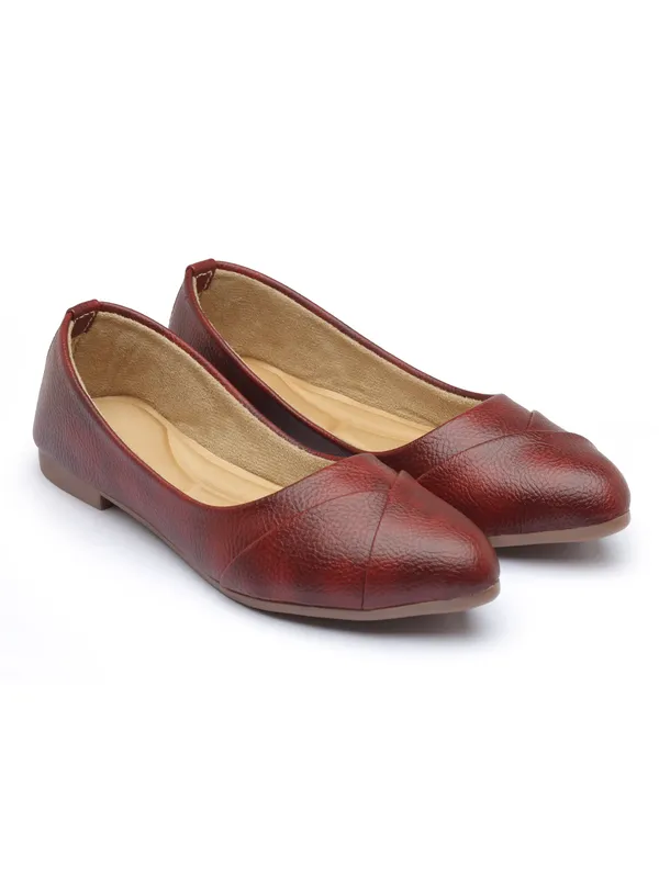 Classic_Dark_Textured_Faux_Leather_Ballerina_Flats_with_Soft_Cushioning_and_Elegant_Cross-Stitch_Design