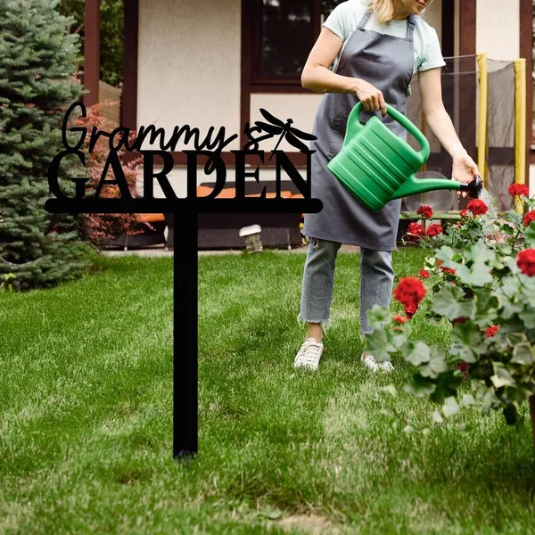 Personalized_Garden_Sign_with_Dragonfly