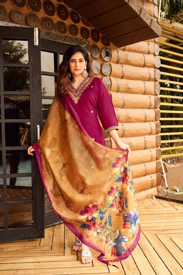 Maroon_Embroidered_Kurta_Set_With_Floral_Chanderi_Dupatta_For_Women