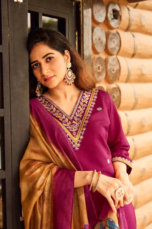 Maroon_Embroidered_Kurta_Set_With_Floral_Chanderi_Dupatta_For_Women