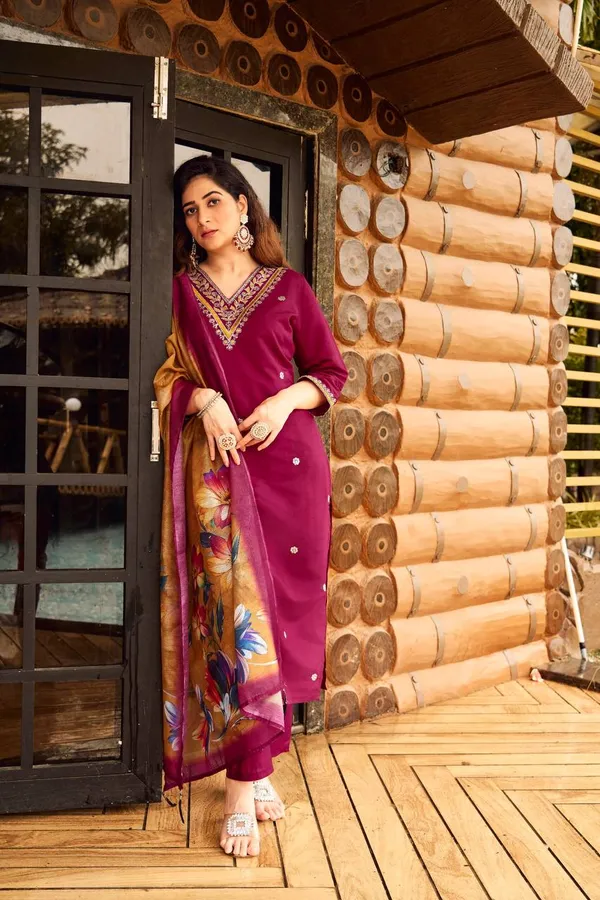 Maroon_Embroidered_Kurta_Set_With_Floral_Chanderi_Dupatta_For_Women