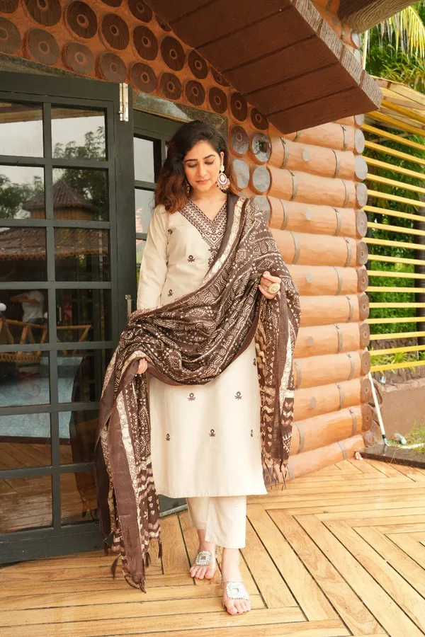 Classic_Beige_Khadi_Cotton_Kurta_Set_With_Printed_Khadi_Silk_Dupatta_For_Women
