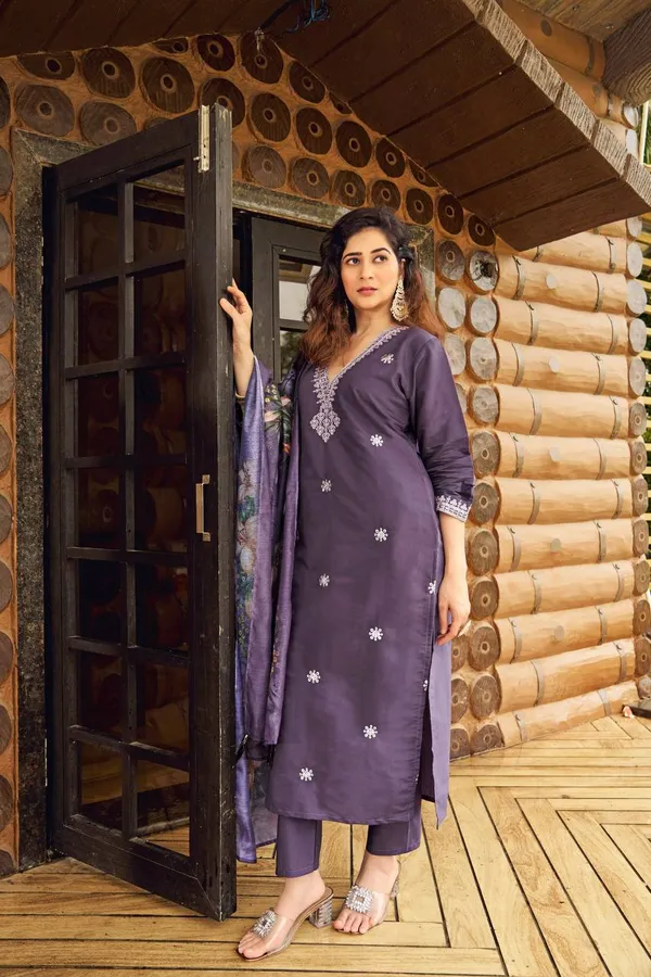 Ice_Wine_Embroidered_Kurta_Set_With_Floral_Chanderi_Dupatta_For_Women