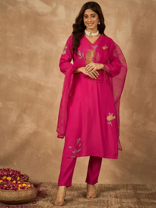 Pink_Chanderi_Embroidered_Kurta_Set