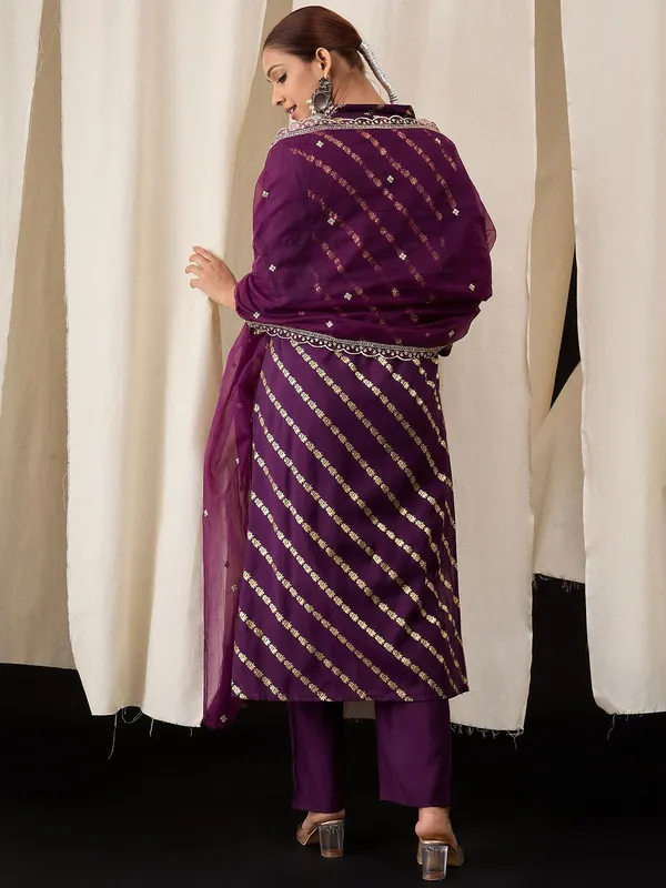Wine_Chanderi_Kurta_Set_with_Leheriya_Foil_Print_&_Organza_Dupatta